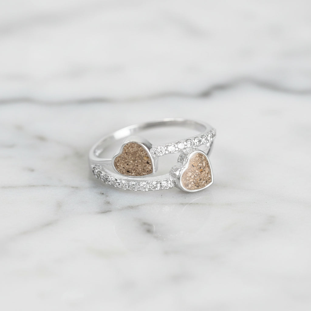 Anillo con Cenizas en 2 corazones con Circonitas