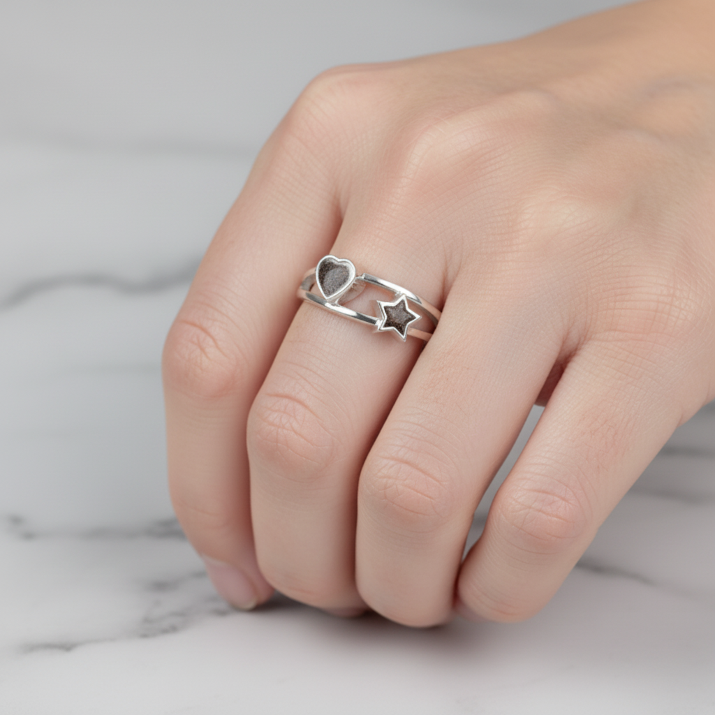 Anillo con Pelo de Mascota en Corazón y Estrella