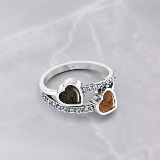 Anillo con Pelo de Mascotas en Corazones de Plata con Circonitas