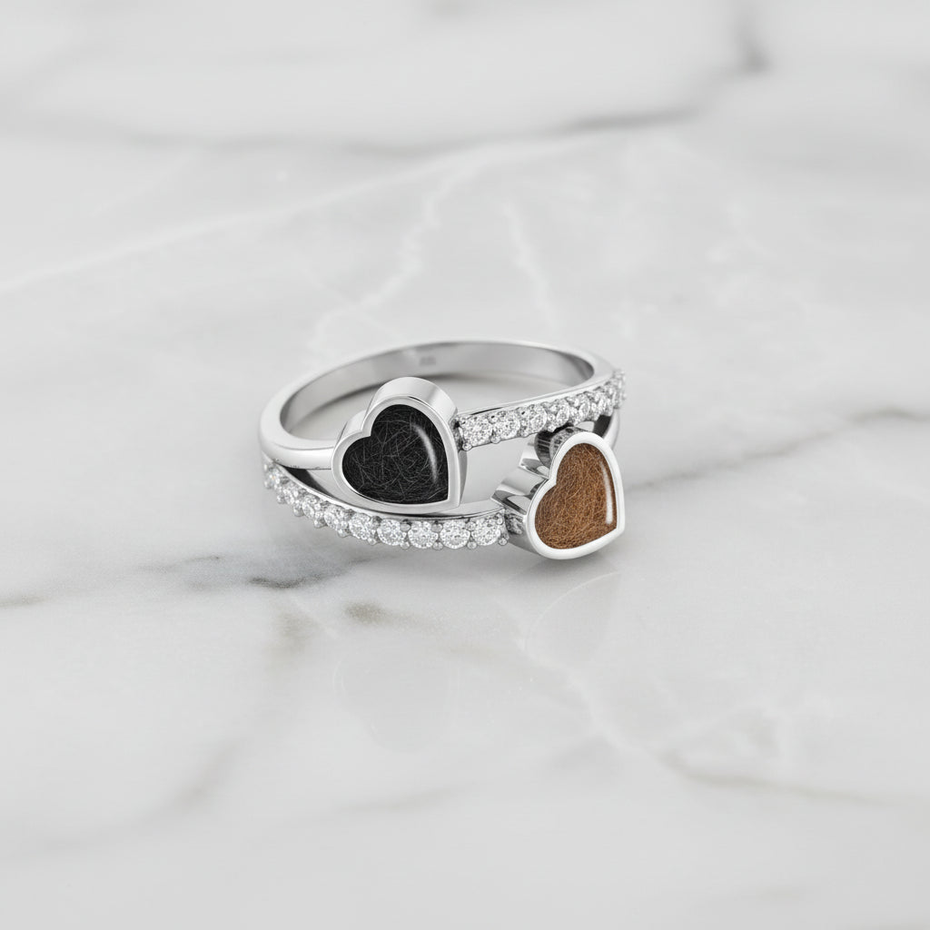 Anillo con Pelo de Mascotas en Corazones de Plata con Circonitas