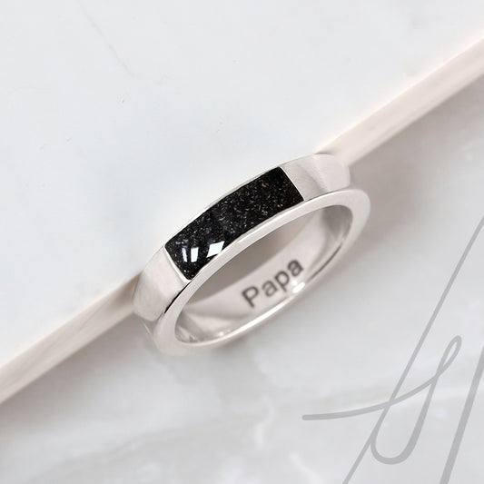 Anillo con Cenizas en Banda Ancha Frontal con Forma Rectangular