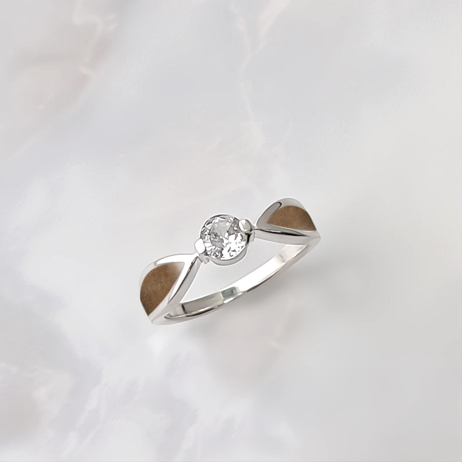 Anillo de plata con pelo de tu perro o gato con gemas y circonita