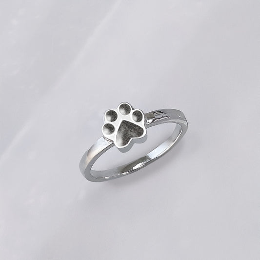 Anillo de plata con huella de mascota que contiene pelitos de tu mascota.