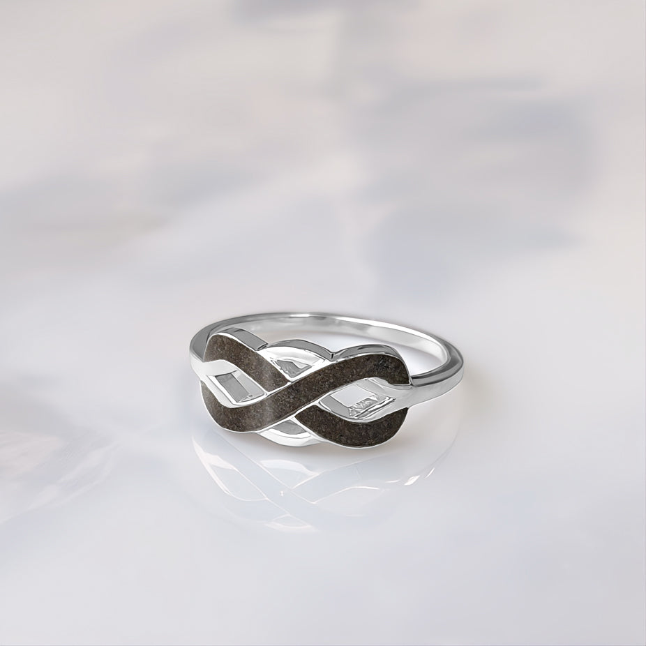 Anillo de plata · Infinito entrelazado con cenizas de tu mascota
