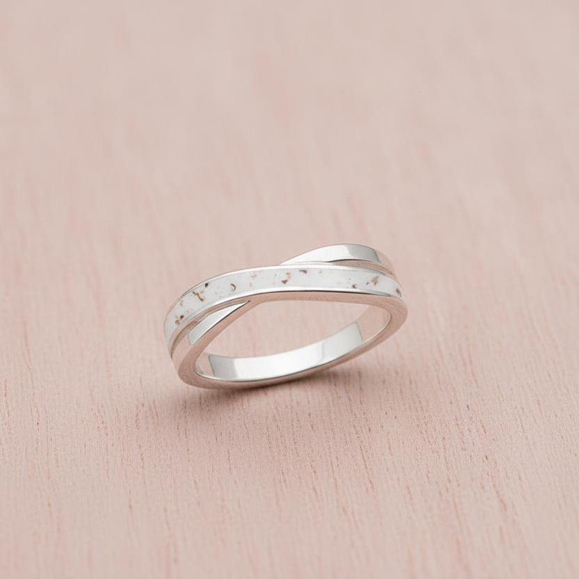 Anillo con Cordón Umbilical en Banda Cruzada de Plata