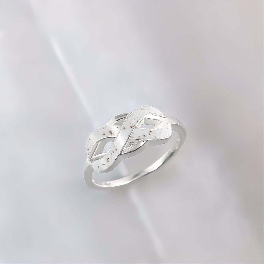 Anillo con cordón umbilical · Infinito de plata entrelazado con cordón umbilical