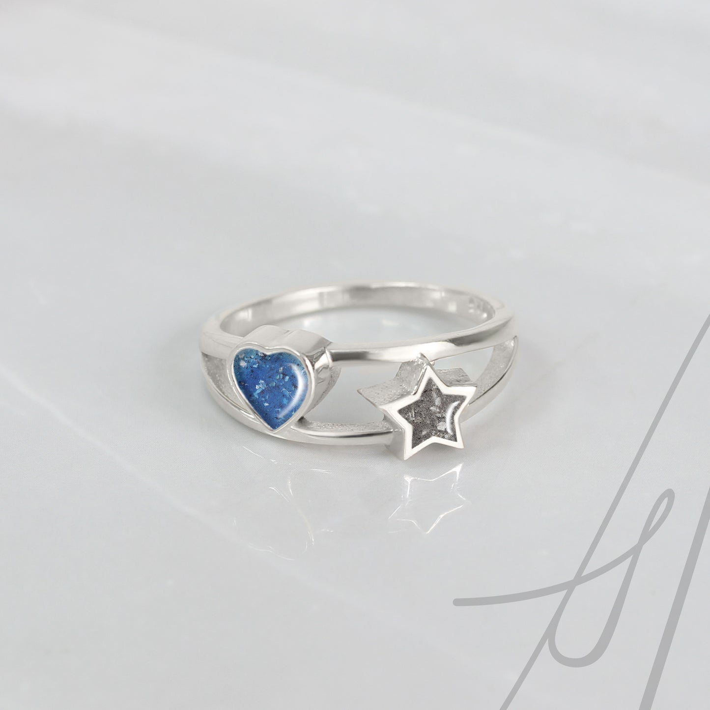 Anillo con Cenizas en Corazón y Estrella