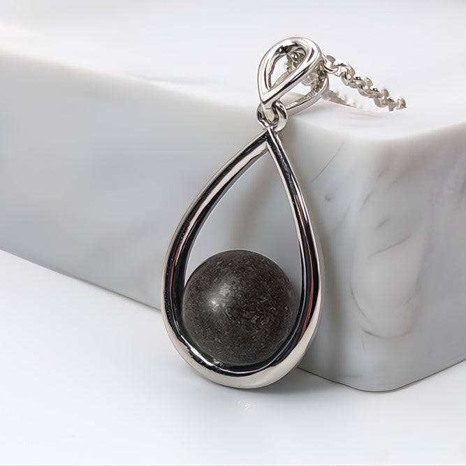 Colgante de plata · Gota o lágrima y perla con cenizas de tu mascota