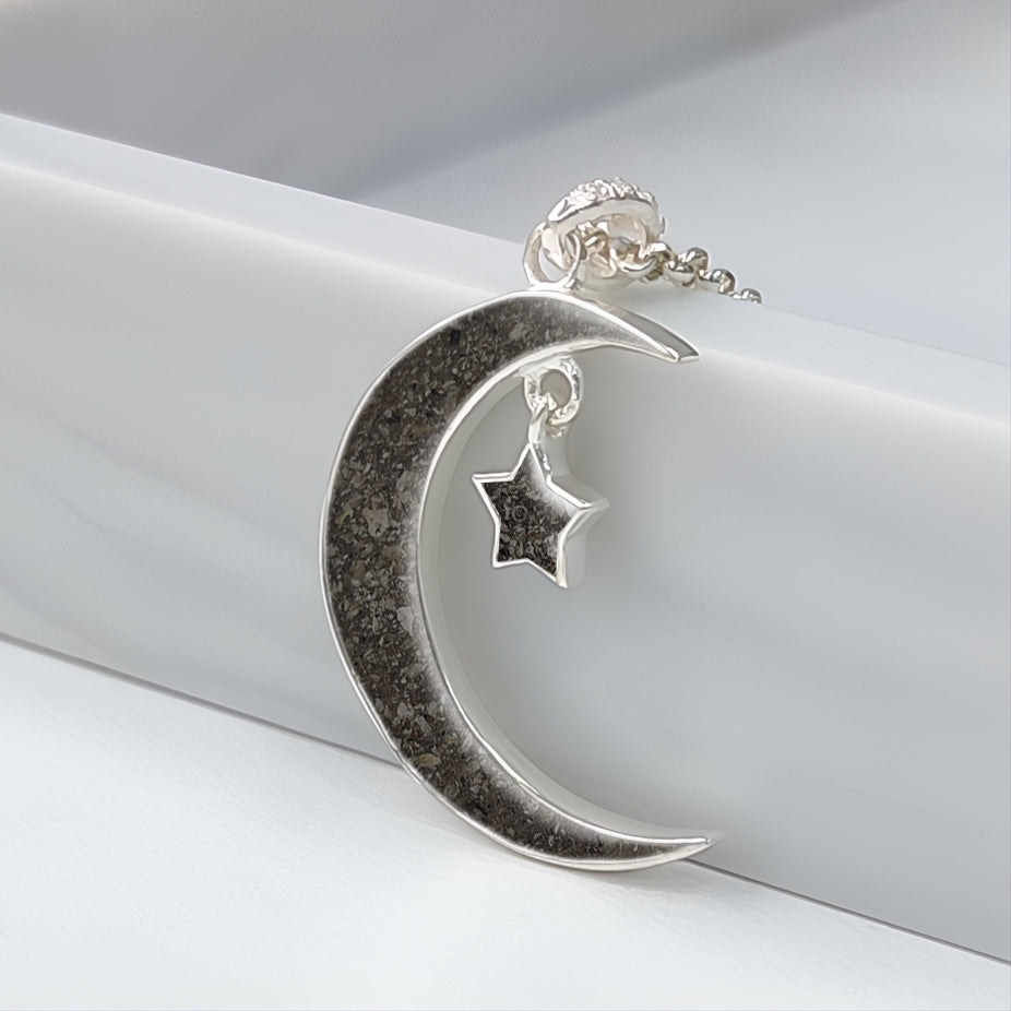 Colgante de plata · Luna y estrella de cenizas de tu mascota