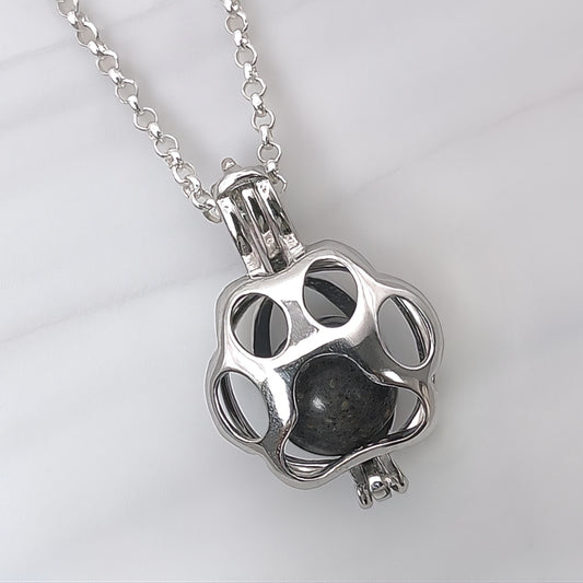 Colgante de plata · Jaula de huella y perla con cenizas de tu mascota