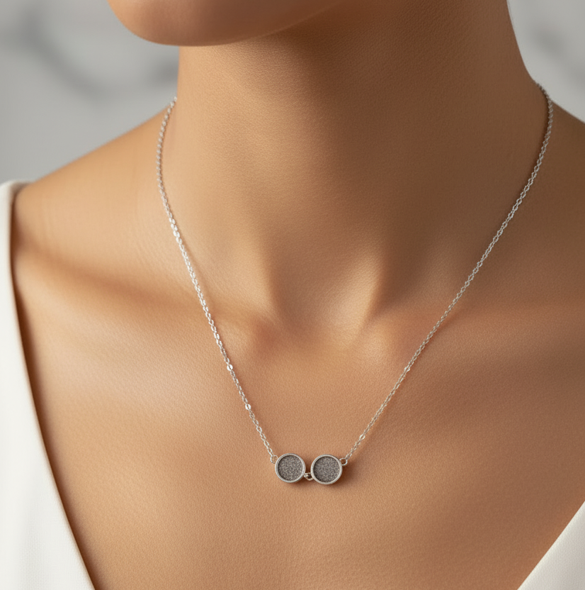 Colgante con Cenizas en Doble Círculo con Cadena Integrada