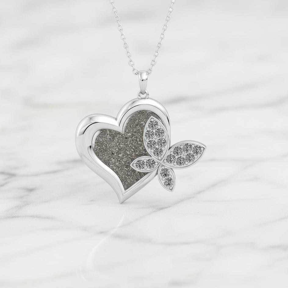 Colgante con Cenizas en Corazón con Mariposa y Circonitas