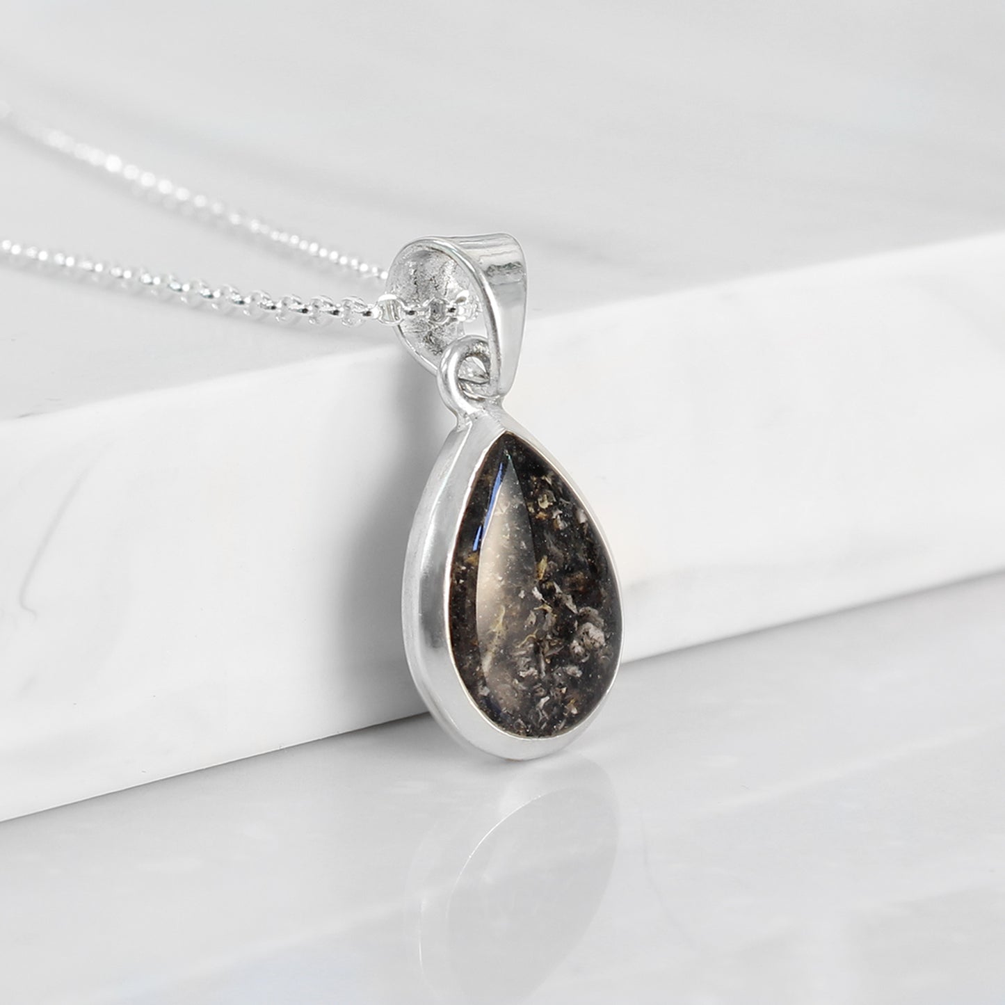 Colgante con Cenizas en Lagrima de Plata de Ley 925