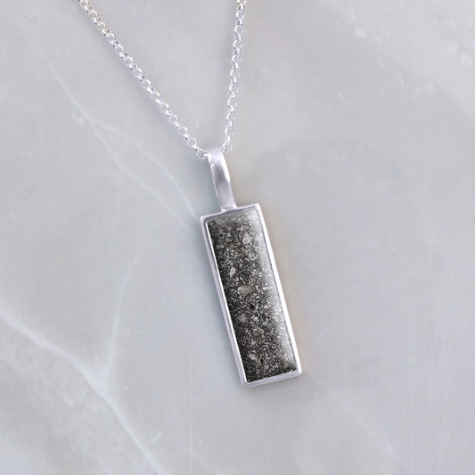 Colgante con Cenizas en Rectángulo Sencillo de Plata de Ley para Hombre