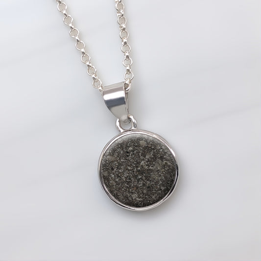 Colgante de plata · Círculo con cenizas de tu mascota