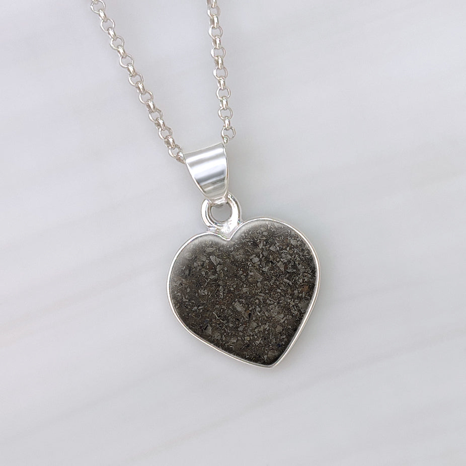 Colgante de plata · Corazón con cenizas de tu mascota