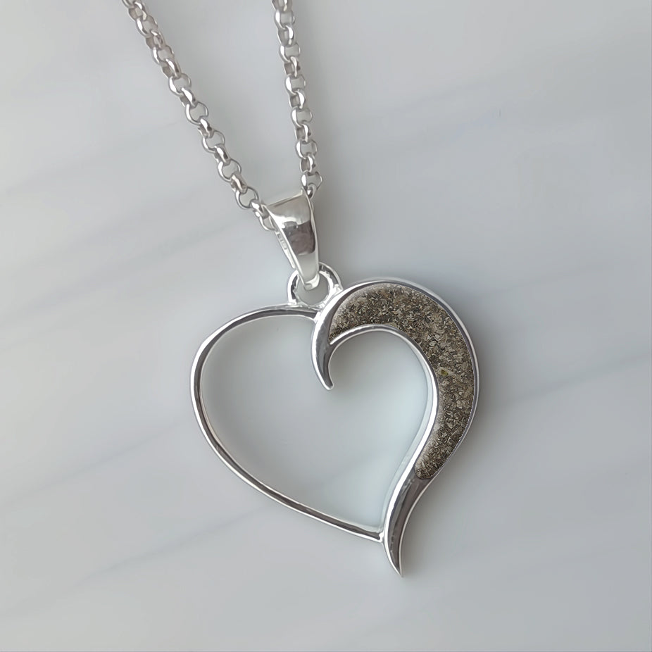 Colgante de plata · Corazón y luna de ceniza