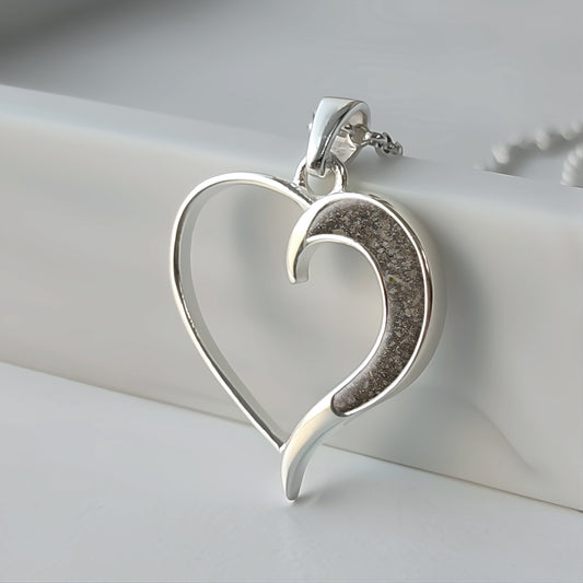 Colgante de plata · Corazón y luna de ceniza