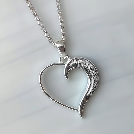 Colgante con pelito de tu perro o gato dentro de un corazón de plata