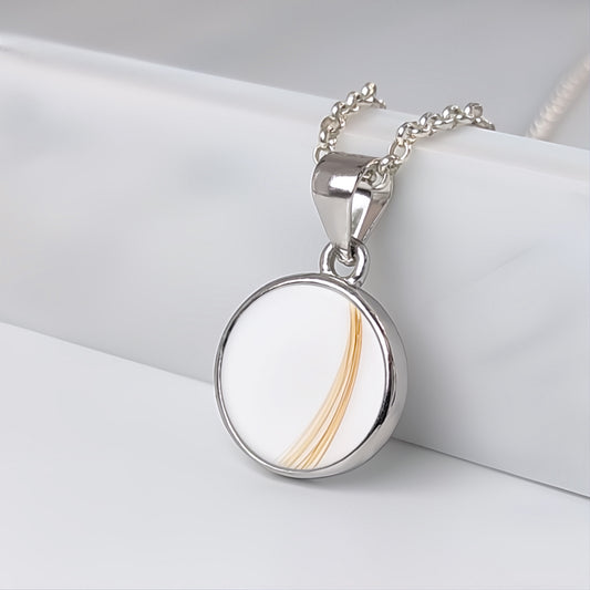 Colgante con pelo · Círculo de plata con pelo