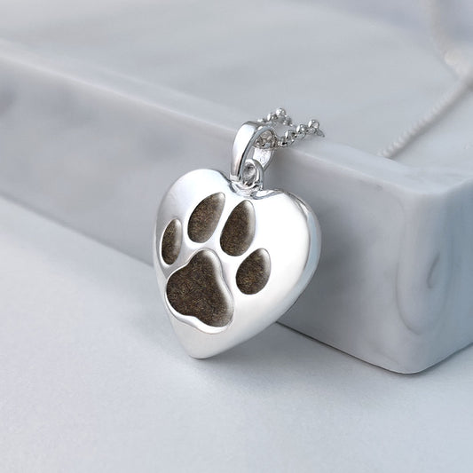 Colgante de plata sólida con pelo de mascota dentro de corazón con huella de perro o gato