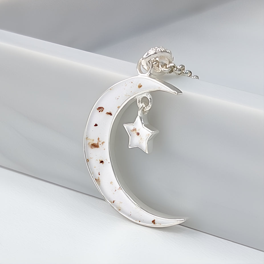 Colgante con cordón umbilical · Luna y estrella con cordón umbilical