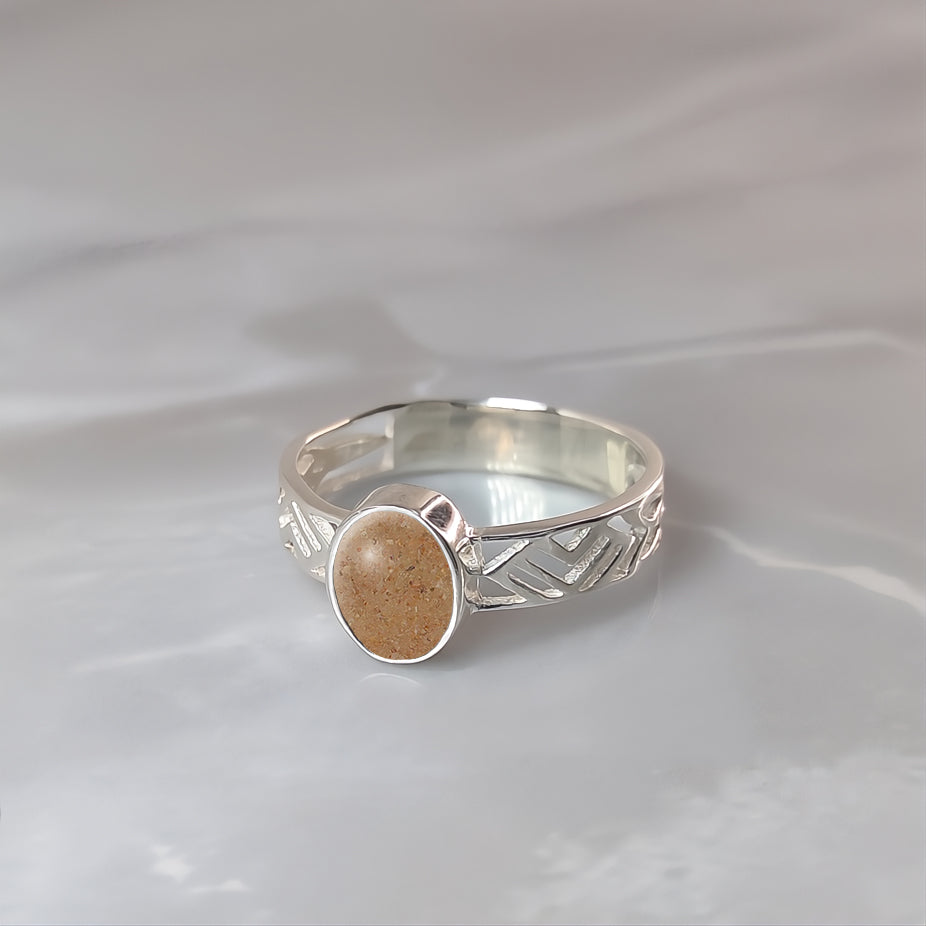 Anillo de plata · Oval de arena o tierra