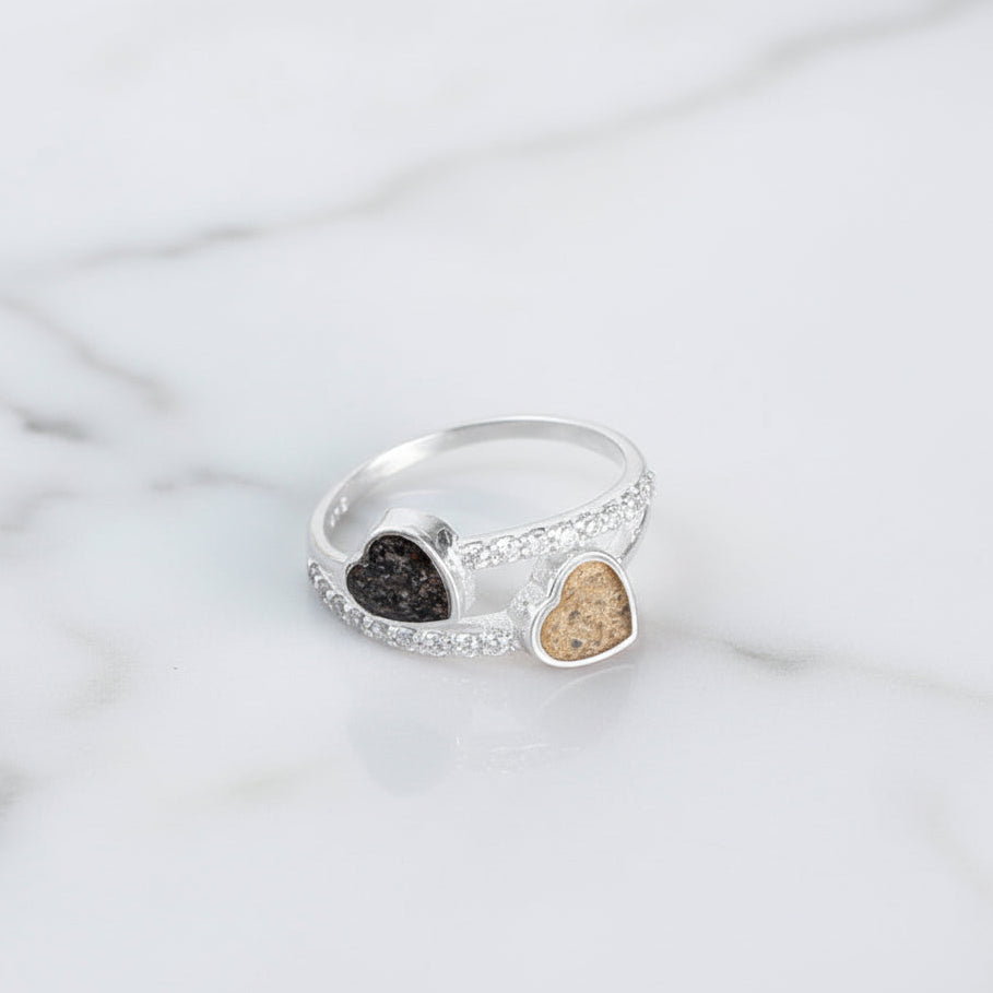 Anillo con Cenizas en 2 corazones con Circonitas
