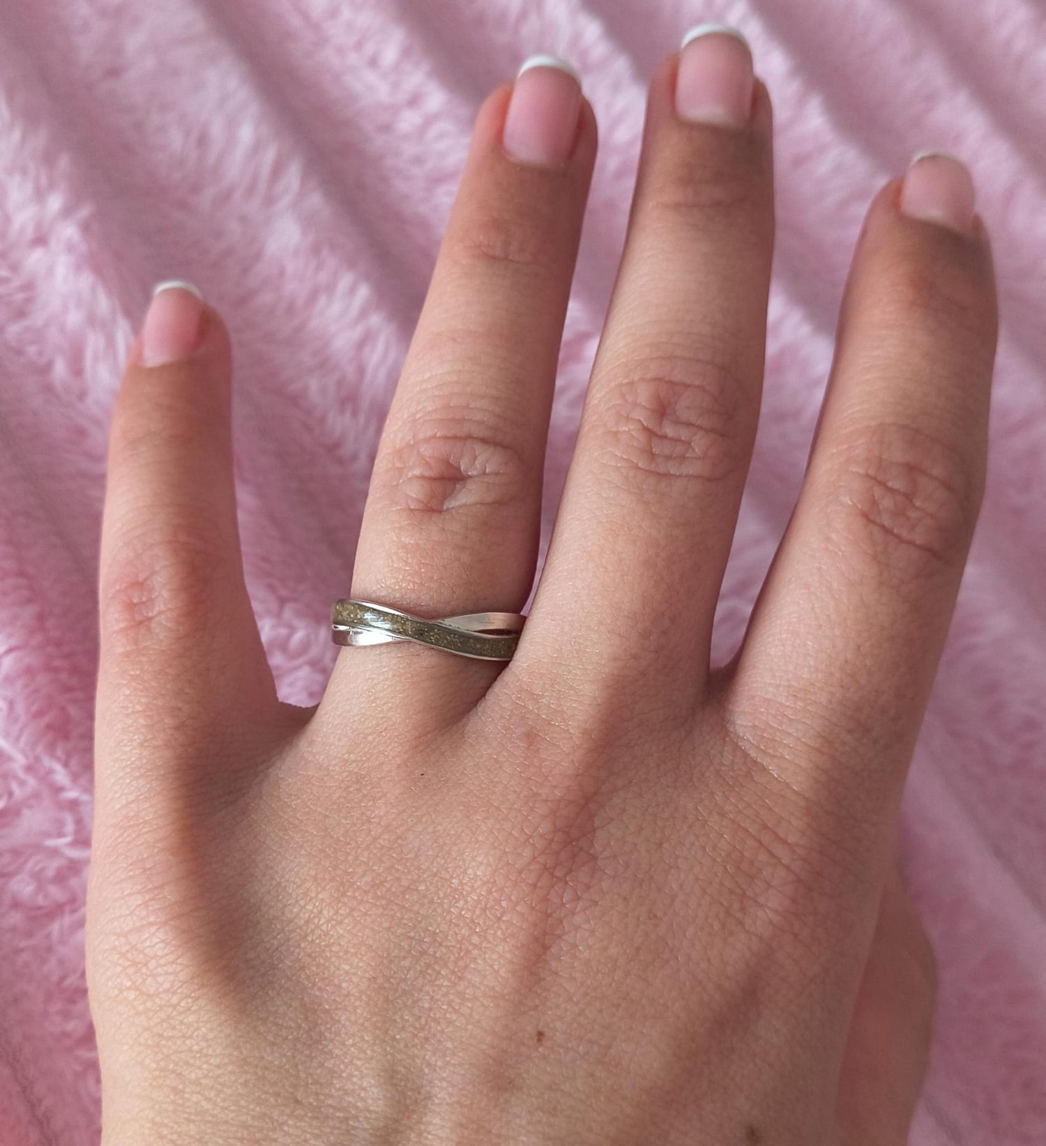 Anillo con Cenizas en Banda Cruzada de Plata 