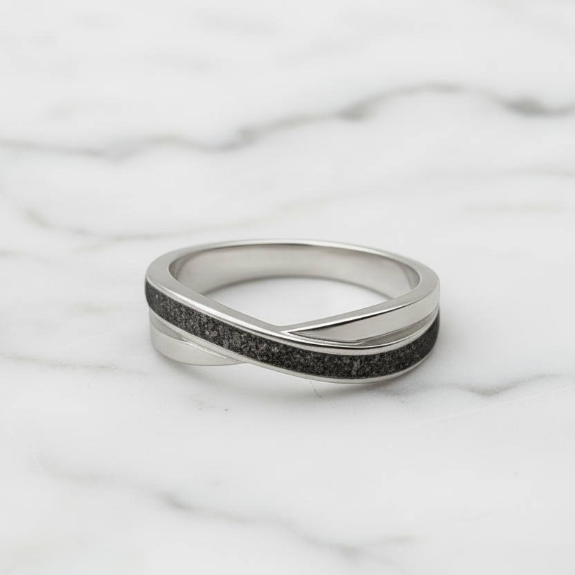 Anillo de Plata con Cenizas en Banda Cruzada