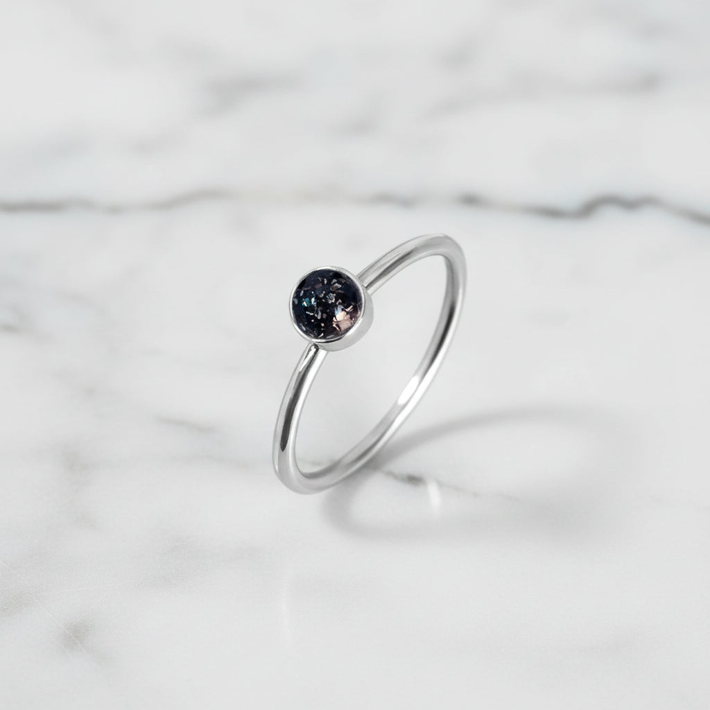 Anillo con Cenizas en Círculo Solitario de Plata