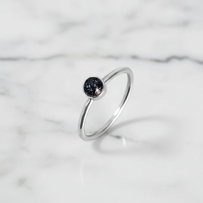 Anillo con Cenizas en Círculo Solitario de Plata