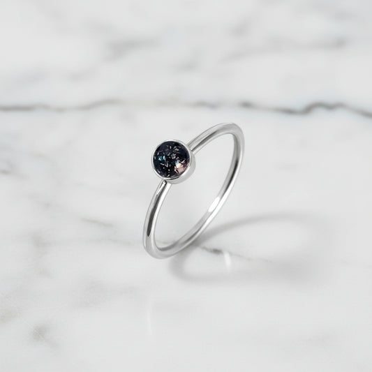 Anillo con Cenizas en Círculo Solitario de Plata