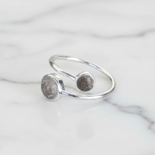 Anillo con Cenizas en Doble Círculo Ajustable 