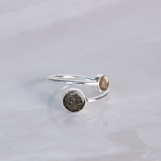 Anillo con Cenizas en Doble Círculo de Plata con Aro Ajustable