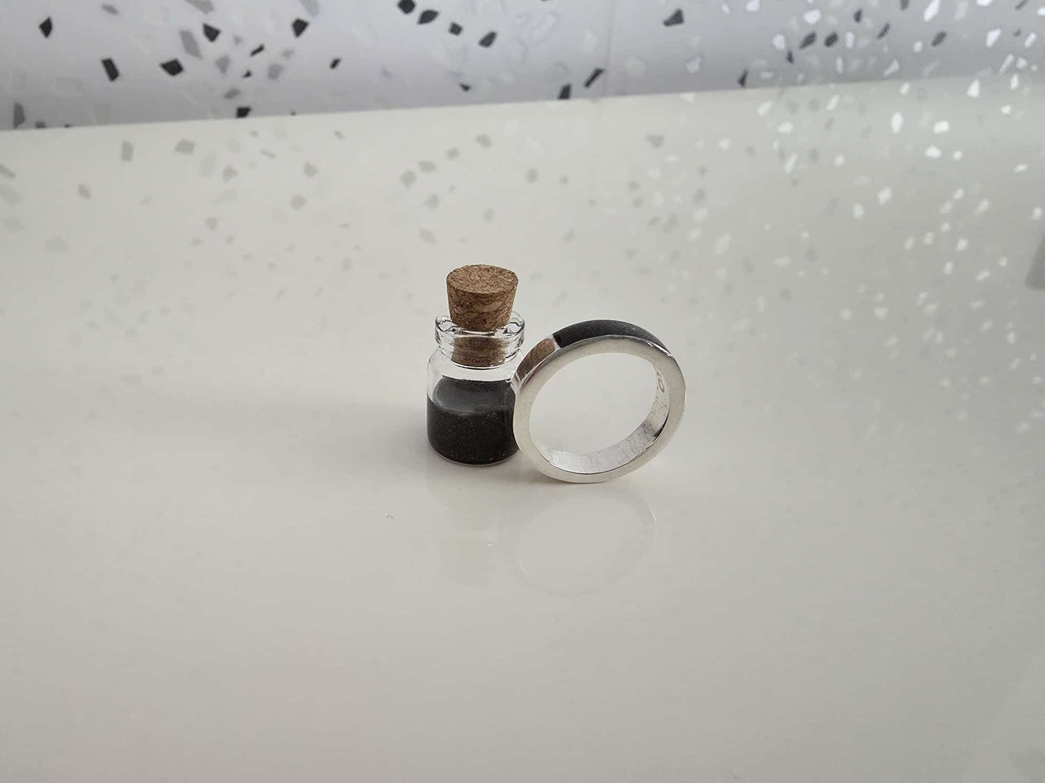 Anillo con Cenizas en Gema Rectangular de Plata de Ley 925