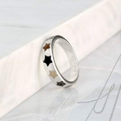 Anillo con Cenizas y Pelo de Mascota sobre Estrellas en Plata de Ley