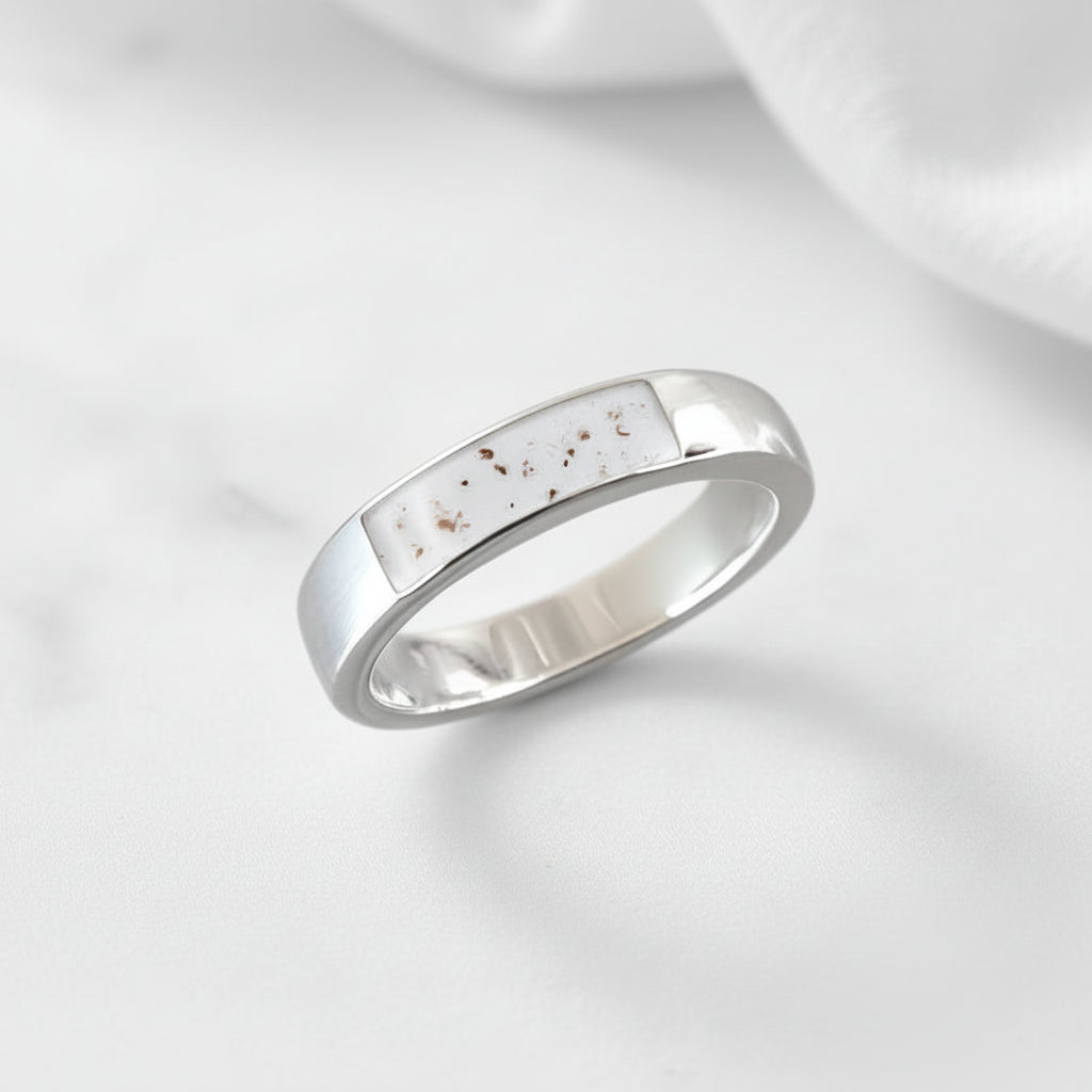 Anillo con Cordón Umbilical en Gema Rectangular de Plata