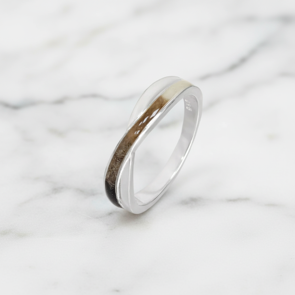 Anillo con Pelo de Mascota en Banda Cruzada