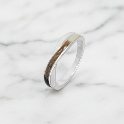 Anillo con Pelo de Mascota en Banda Cruzada