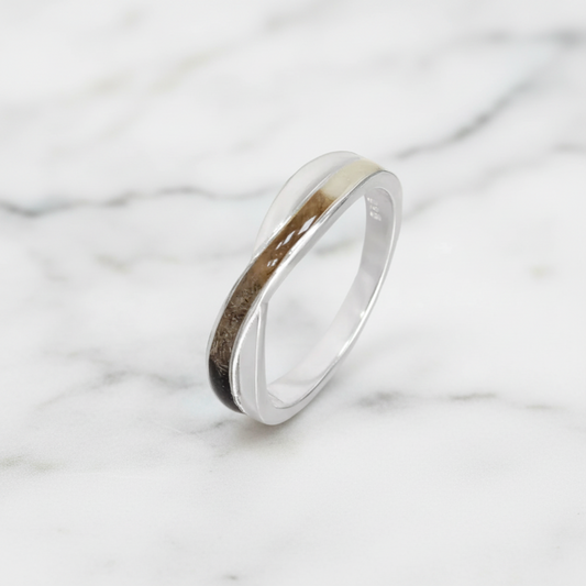 Anillo con Pelo de Mascota en Banda Cruzada