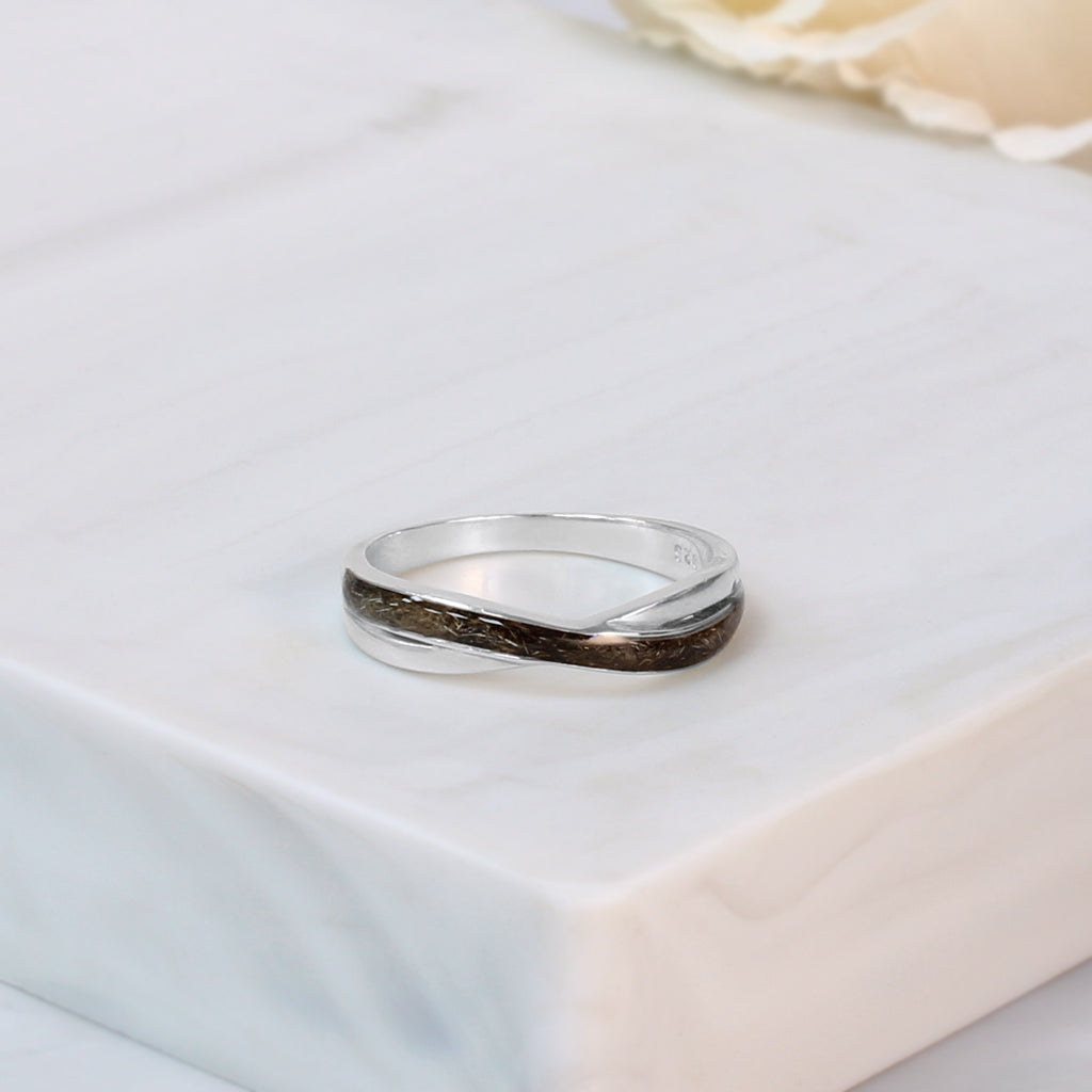 Anillo con pelo de tu perro o gato en banda cruzada de plata