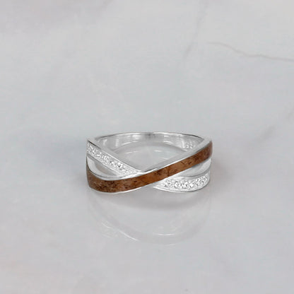 Anillo con Pelo de Mascota en Bandas Cruzadas con Circonitas