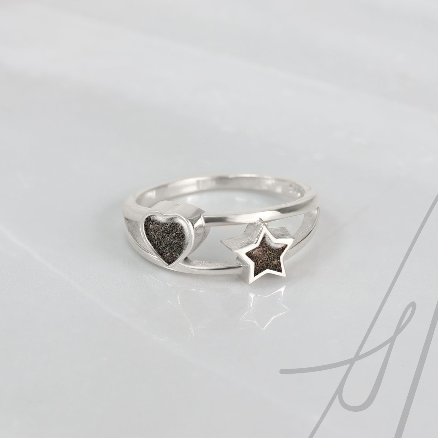 Anillo con Pelo de Mascota en Corazón y Estrella de Plata de Ley