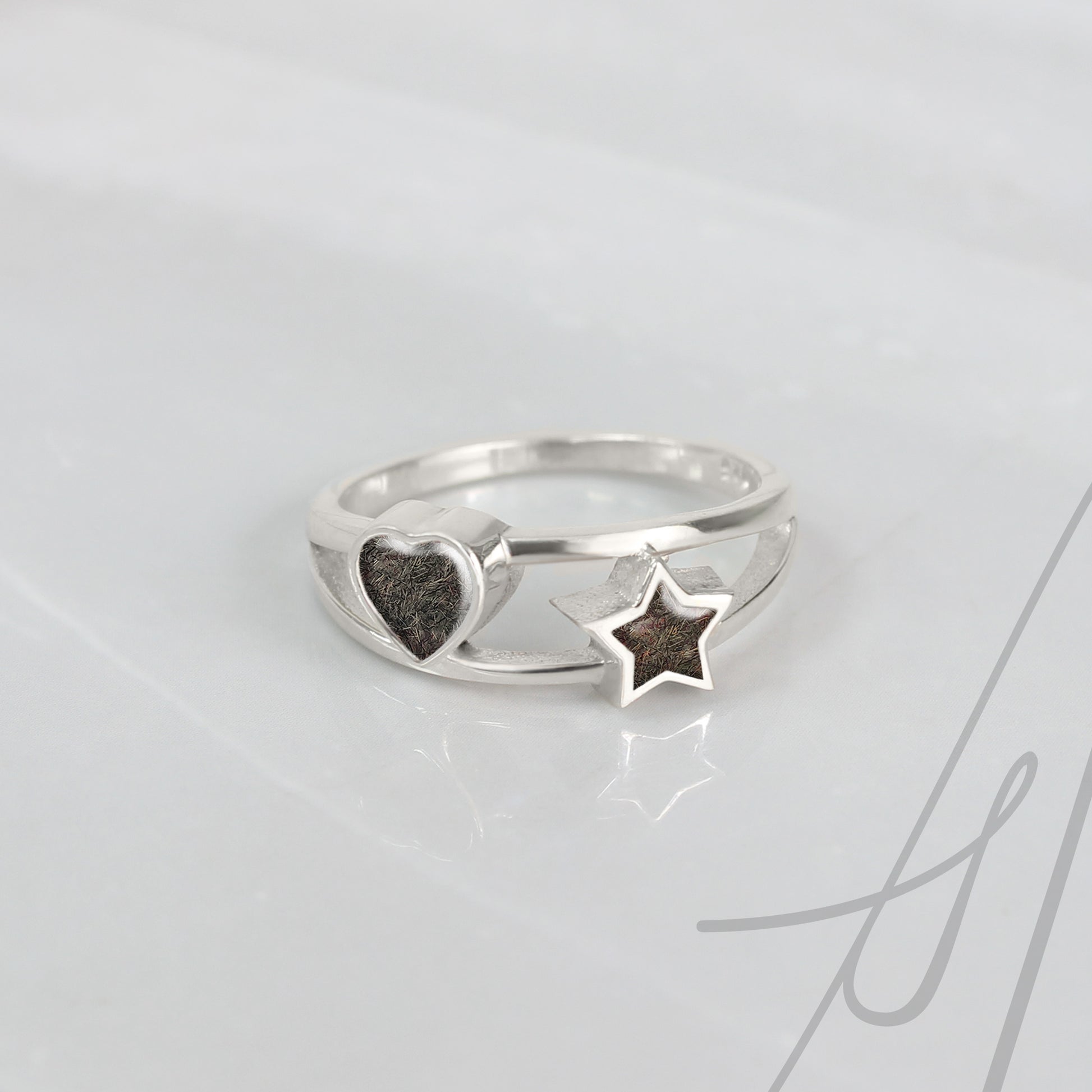 Anillo con Pelo de Mascota en Corazón y Estrella de Plata de Ley