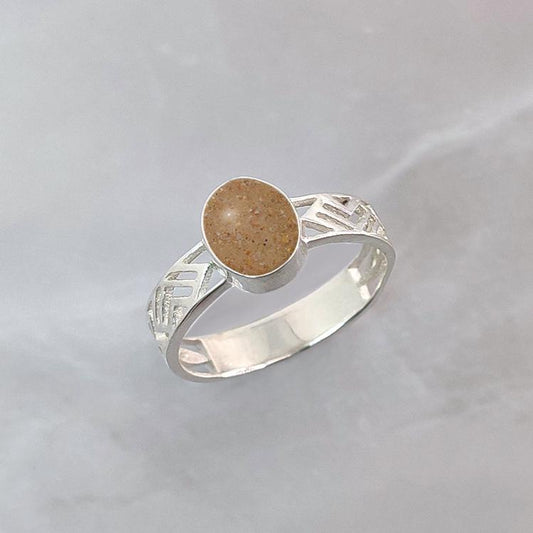 Anillo de plata · Oval de arena o tierra