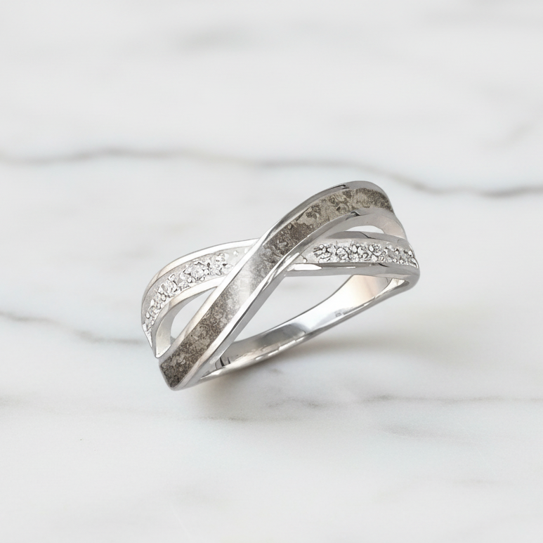 Anillo con Cenizas en Bandas Cruzadas de Plata con Circonitas 