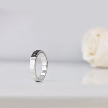 Anillo de plata · Gema rectangular frontal con cenizas de tu mascota