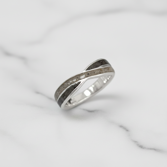 Anillo de Plata con Cenizas en Bandas Cruzadas
