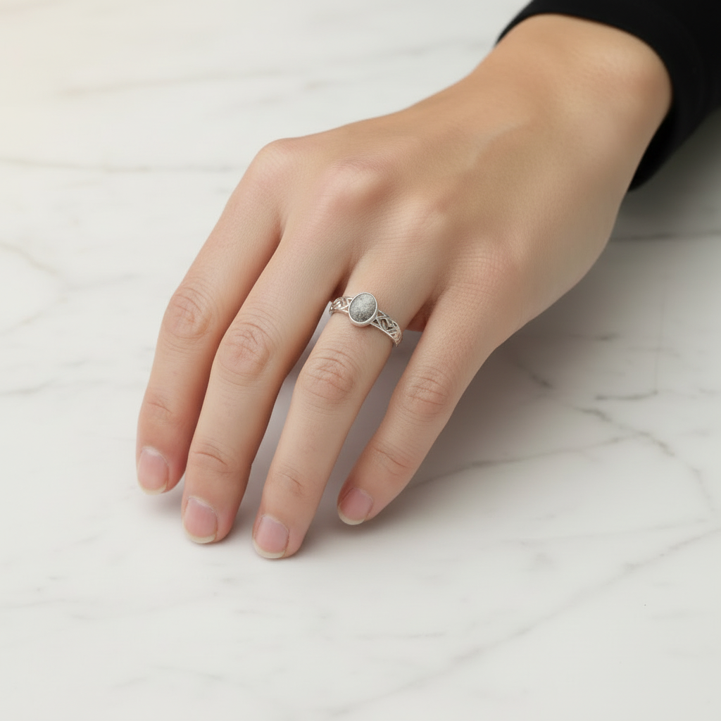 Anillo de Cenizas en Óvalo de Plata